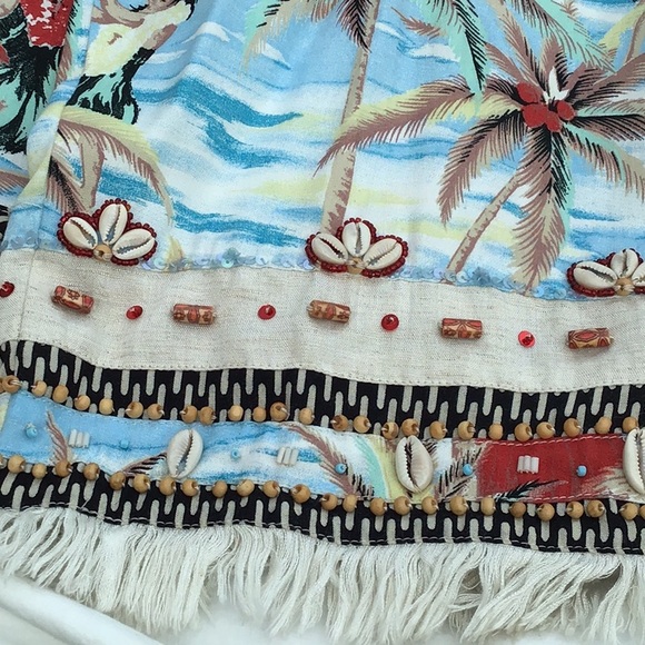 Hawaiian shirt and crop beaded pants - Picture 4 of 7